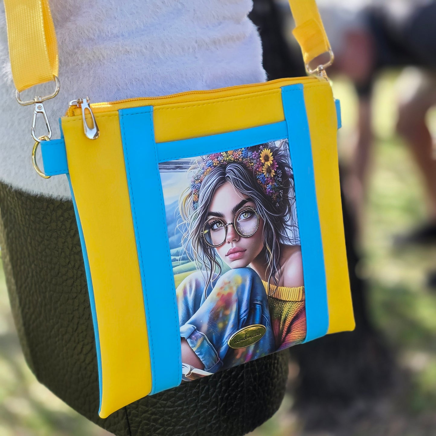 CARLINE Crossbody Bag