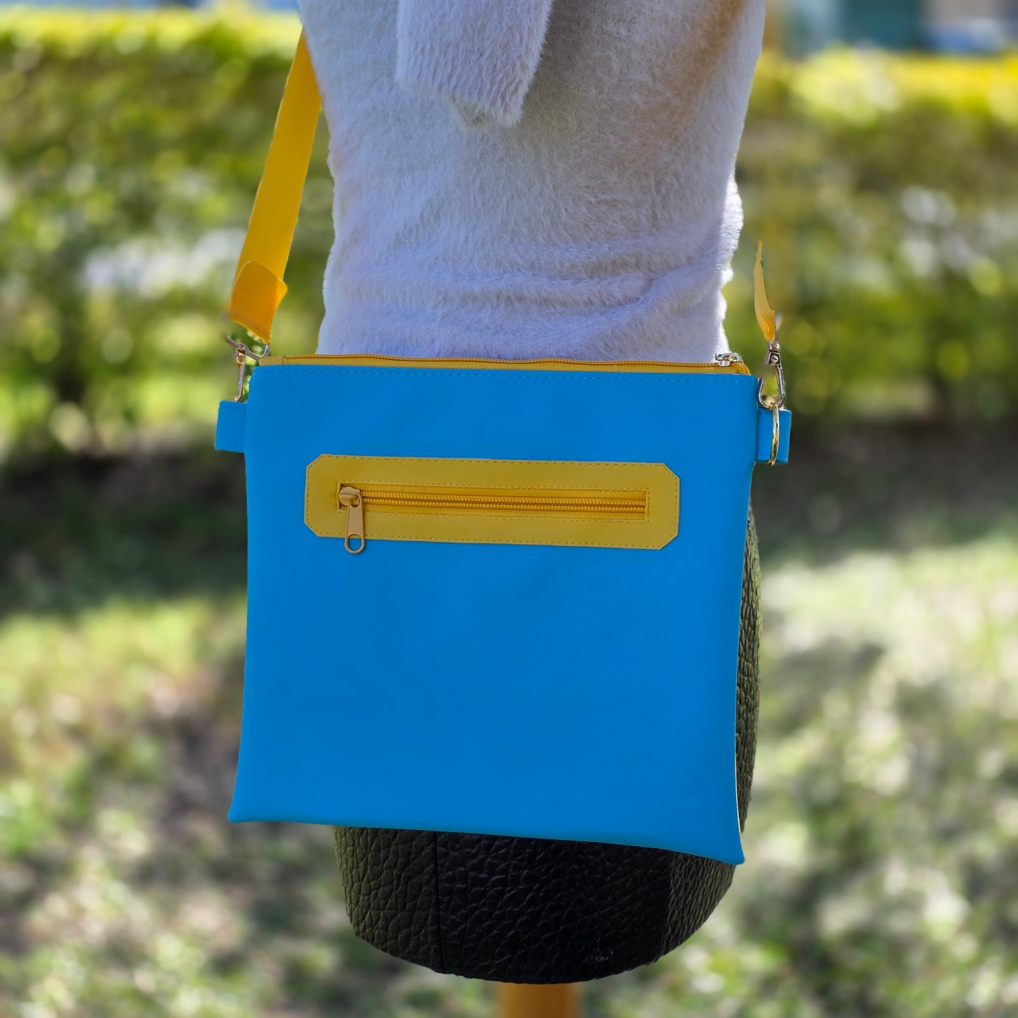 CARLINE Crossbody Bag