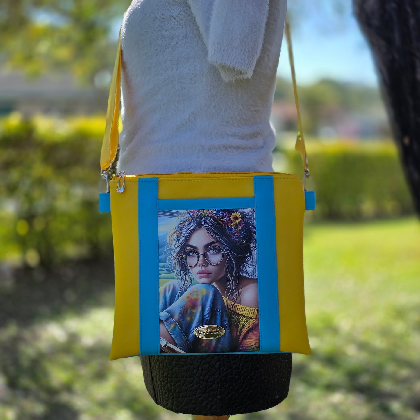 CARLINE Crossbody Bag